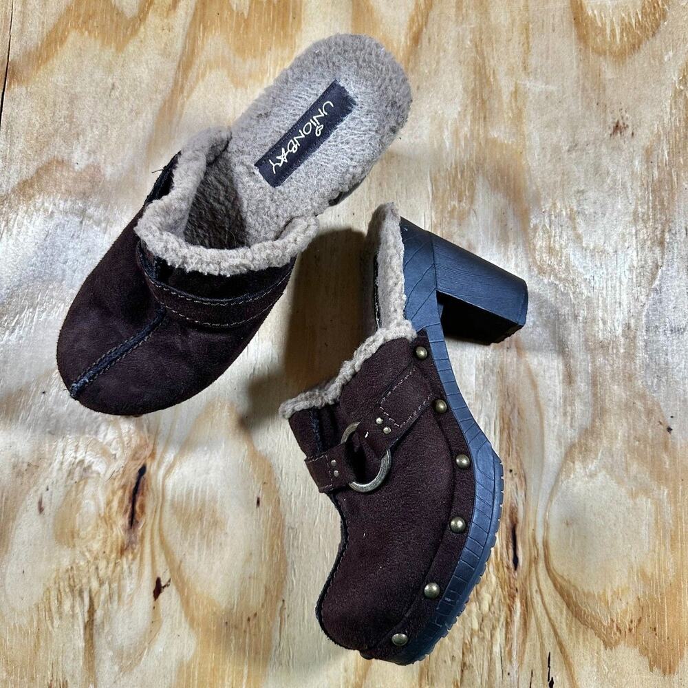 Vintage Unionbay Y2K Faux Suede Fur-Lined Clogs (Size US 7)